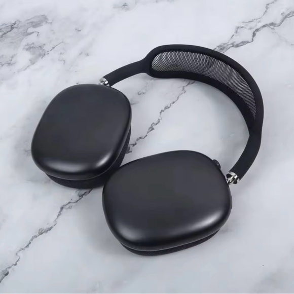 selling a airpods max’s (opened but not used at all) - Picture 1 of 3